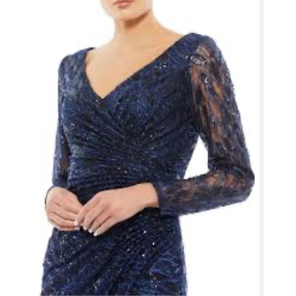 Mac Duggal LONG SLEEVE RUCHED SEQUINED V-NECK GOWN in Midnight Blue NWOT Size 6 - Picture 1 of 8
